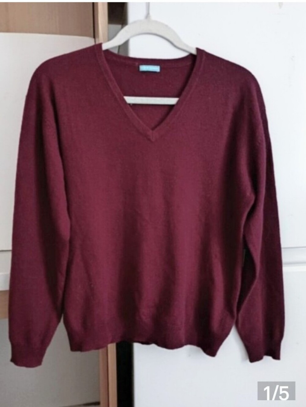 Cashmere By House Of Cashmere Dana V-Neck Sweater In Burgundy sz 40